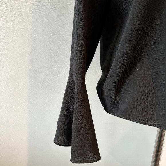 NEW WITH TAGS! HIGHLINE WOMANS OFF THE SHOULDER TOP - MEDIUM - Picture 3 of 5